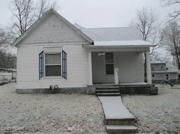 516 Wooster St, Carthage, MO 64836