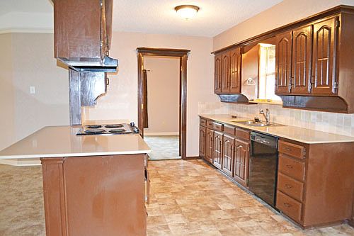 4th image of 2808 Greenbrook Dr