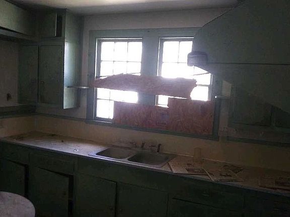 5th image of 1003 Pinckney Ave