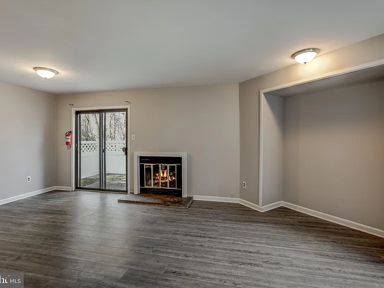 1105 Berwyck Ct — Photo 5