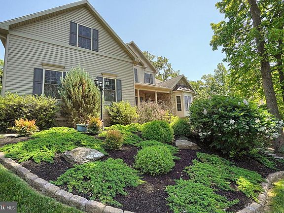 4th image of 10802 Longwood Dr