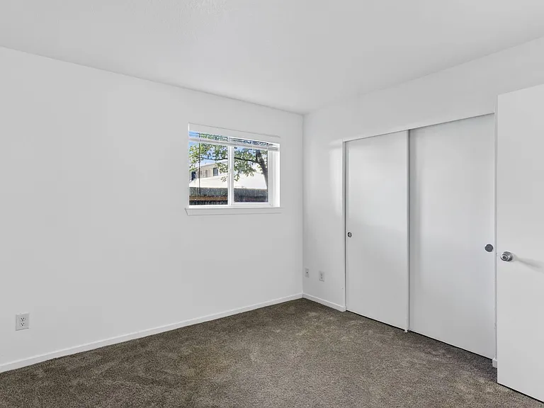 121 SE 151st Ave #105 — Photo 27