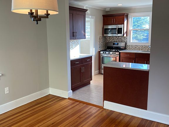 3rd image of 111 Summit St
