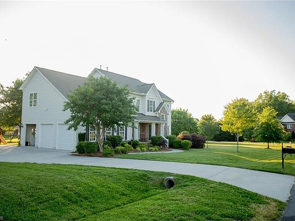 2nd image of 116 Winsome Laurel Ln