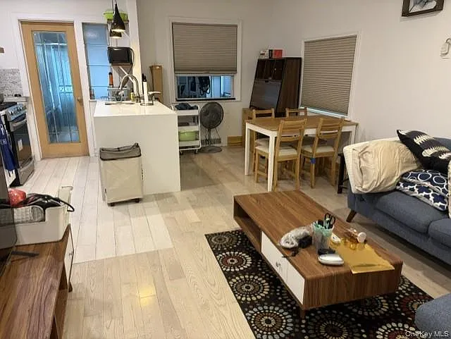 2 bed, 1.0 bath, 960 sqft, $2,500 — Photo 2