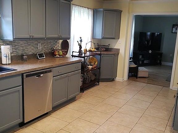 5th image of 13 Heinrick St