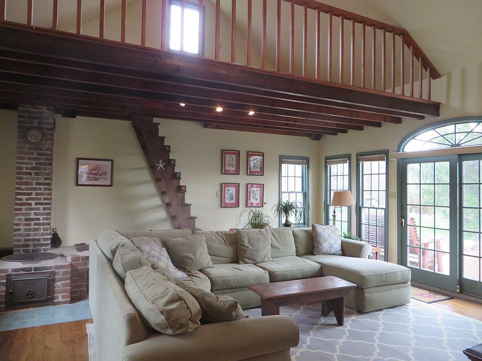 2 story Great Room with loft