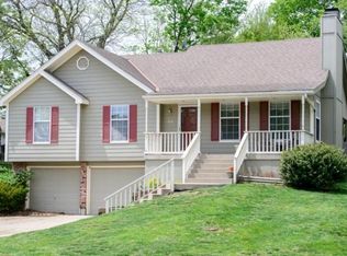 616 SE Pendleton Dr, Lees Summit, MO 64063