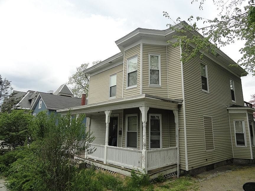 2nd image of 16 Bowdoin St