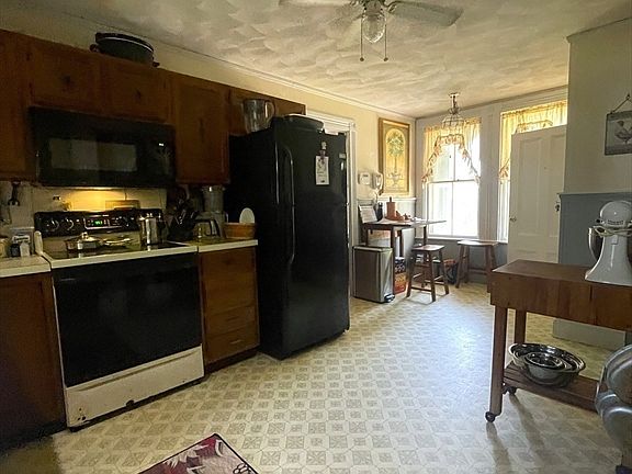 3rd image of 38 Purchase St
