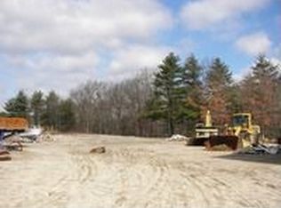 201 W River Rd, Uxbridge, MA 01569