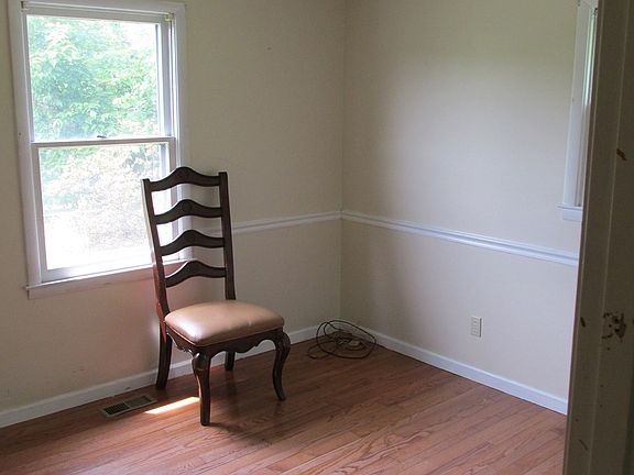 5th image of 198 Buskirk Dr
