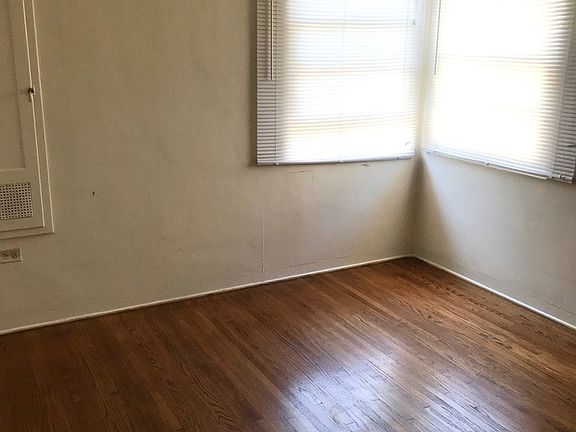 4th image of 4235 33rd St