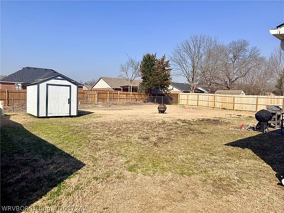 4th image of 175 Ridgecrest Dr