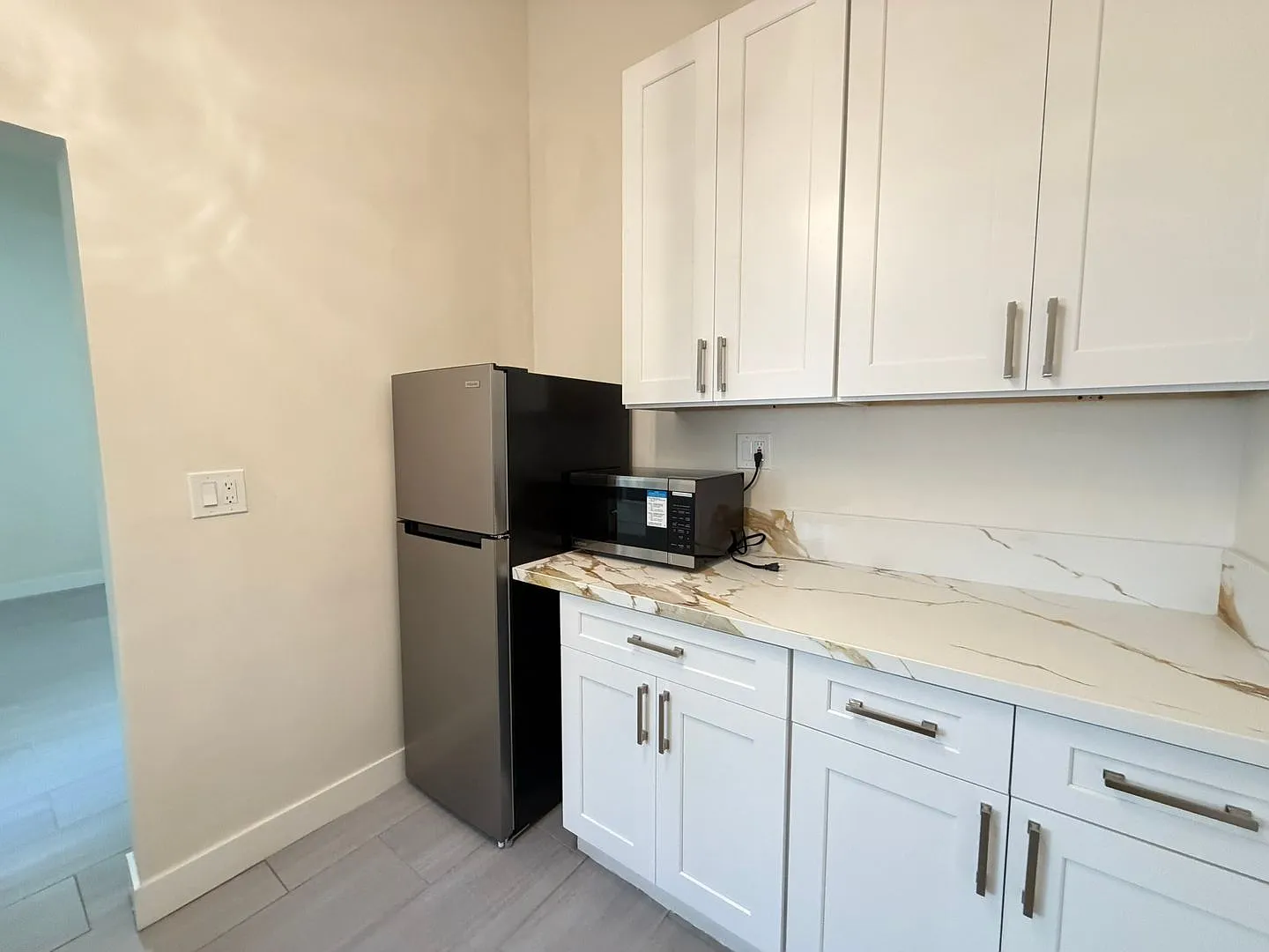 Live Downtown! Newly Updated Historic Studio Available Now — Photo 4
