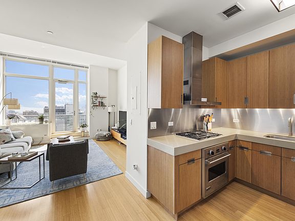 3rd image of 450 W 17th St #Penthouse 5