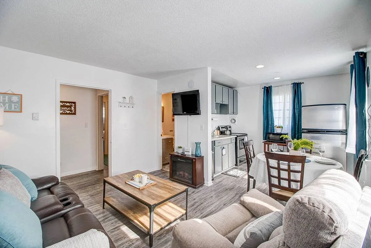 2 bed, 790 sqft, $2,400 — Photo 1