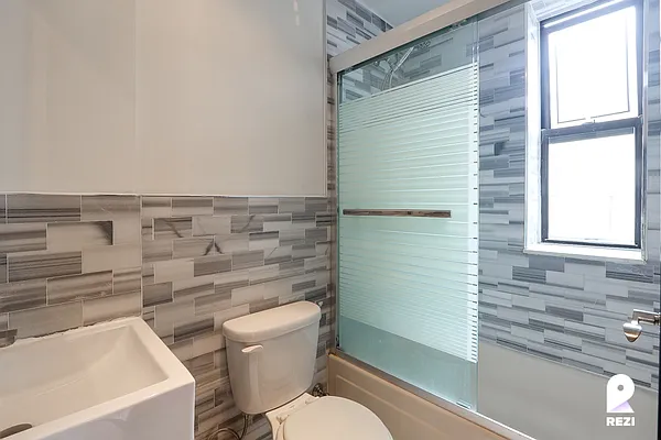 Rented by REZI | media 20