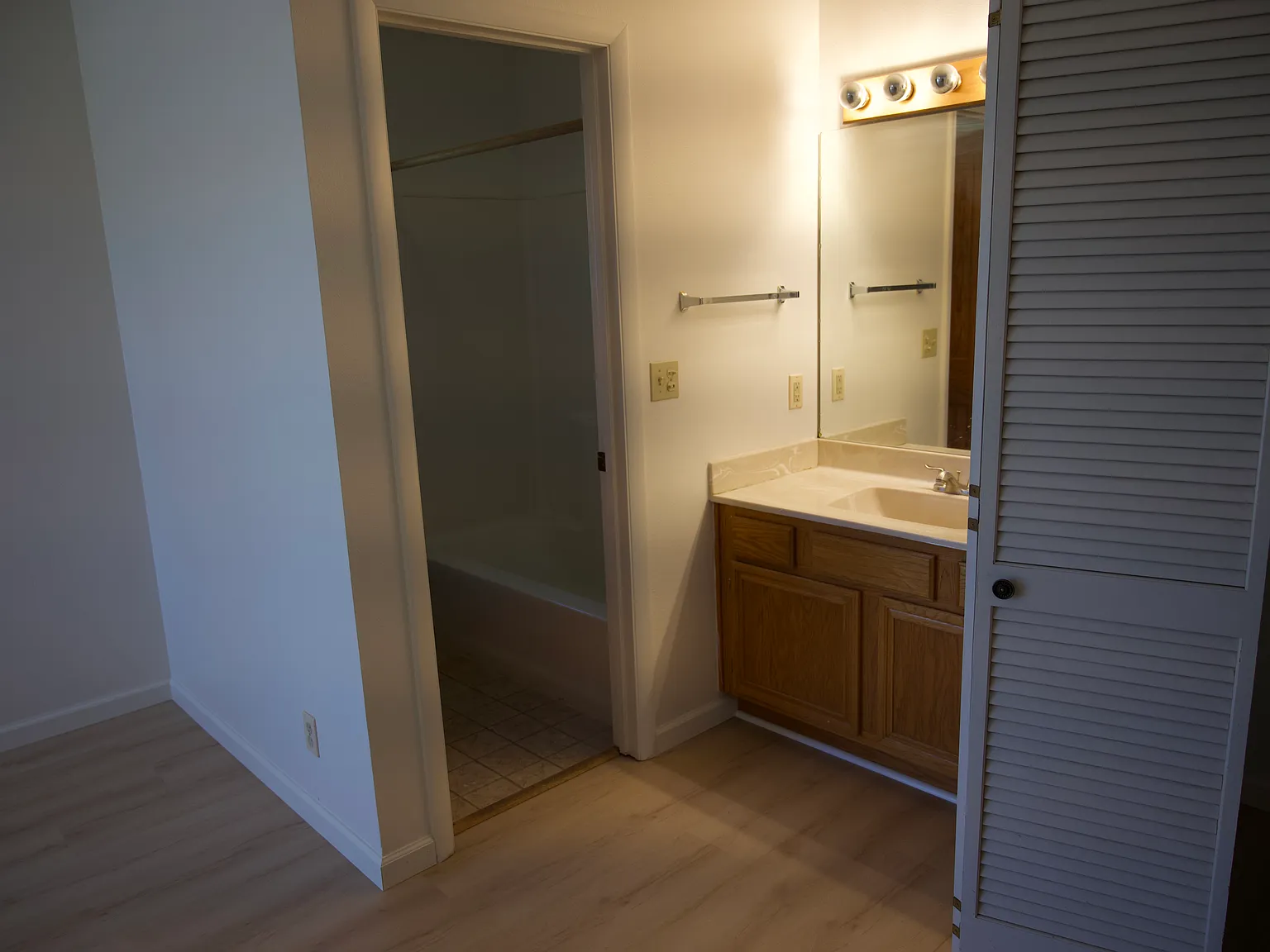 3 bed, 1900 sqft, $3,100 — Photo 3
