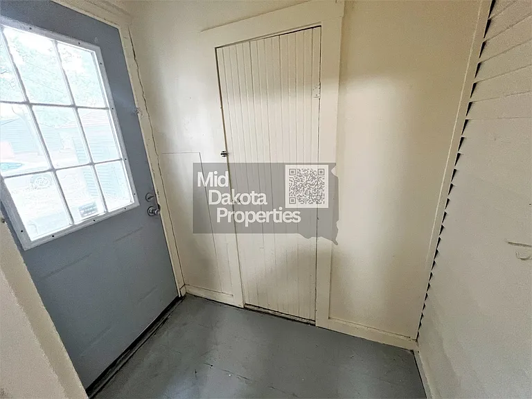 709 S Sanborn Blvd — Photo 10