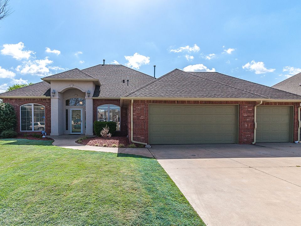 1st image of 2028 Oak Dr