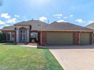 2028 Oak Dr, Moore, OK 73170
