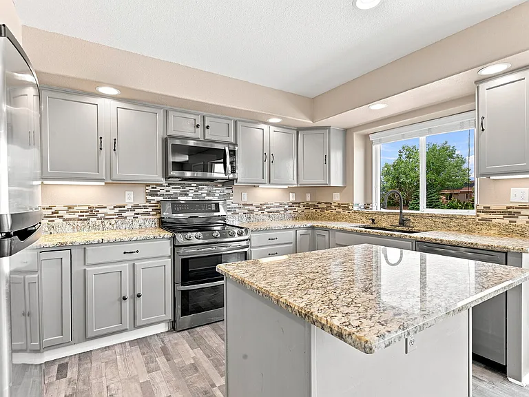 5644 Mountain Garland Dr — Photo 6