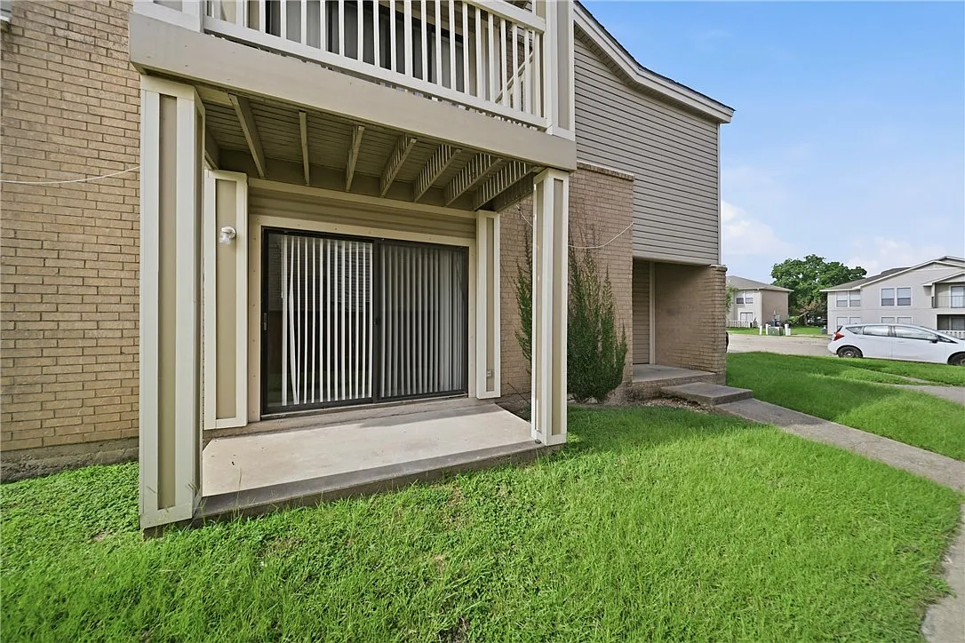 2 bed, 999 sqft, $925 — Photo 2