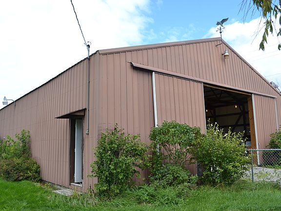 42' x 42' Pole Barn. Cement