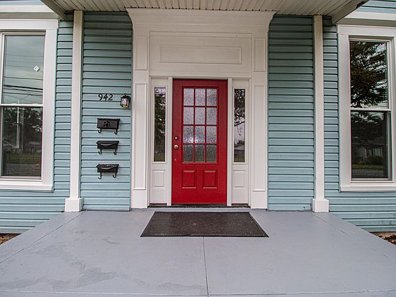 2nd image of 942 Clarks Ln
