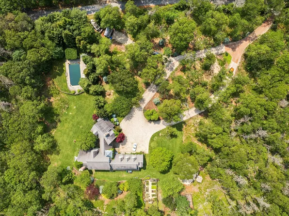 200 Great Hill Rd, Southampton, NY 11968