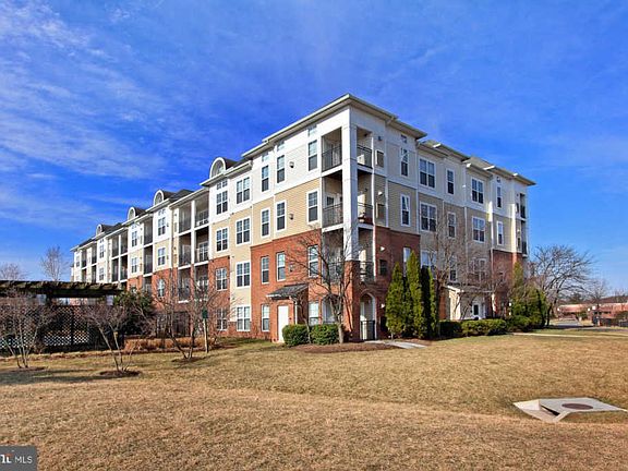 2nd image of 3820 Lightfoot St Unit 216