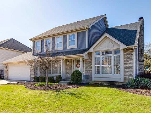 3rd image of 2975 Roslyn Ln E