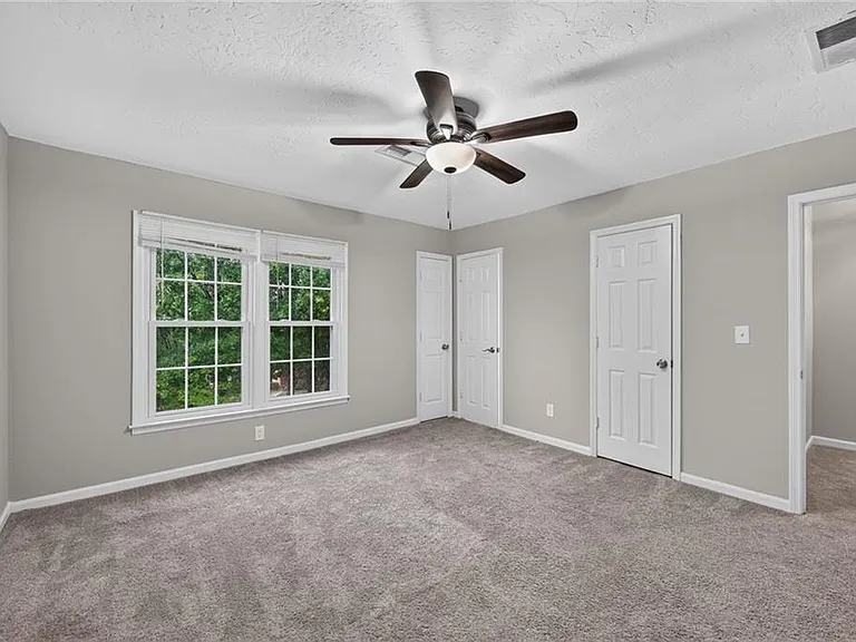 226 High Creek Dr — Photo 6
