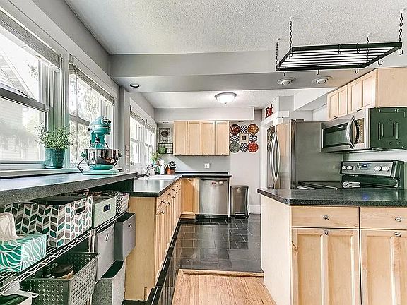 3rd image of 109 S Maple Ave