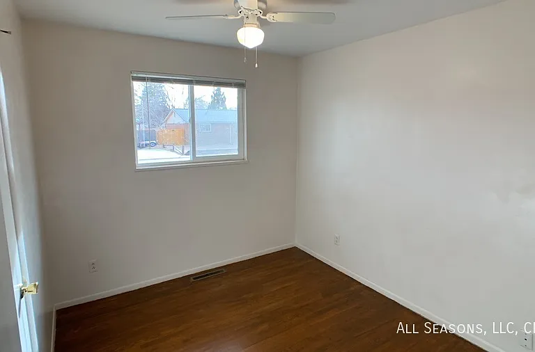 343 Rosewood Dr — Photo 6