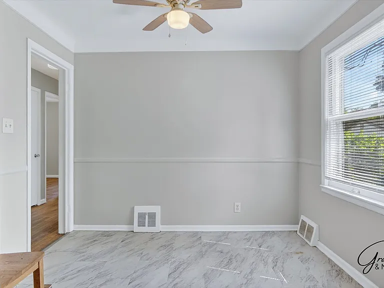 20410 Five Points St — Photo 14