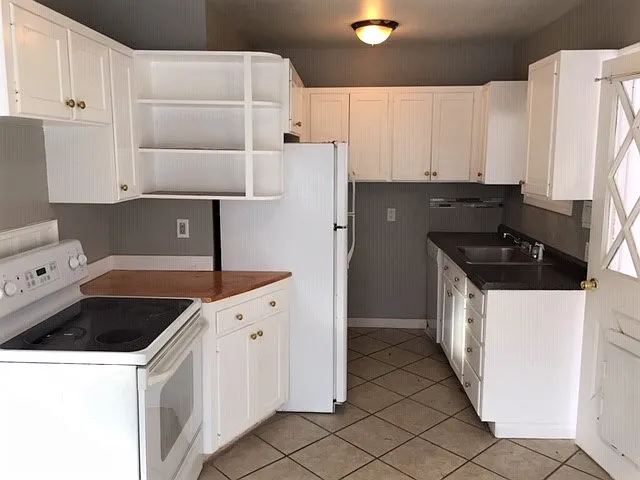 107 Lincoln St — Photo 3