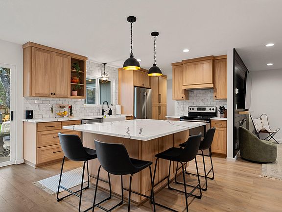 2nd image of 417 NW Midland Ave