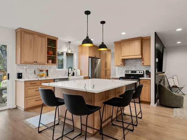 417 NW Midland Ave, Grants Pass, OR 97526