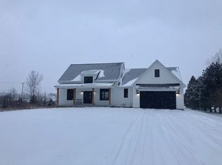 9502 Graytrax Rd, Grand Blanc, MI 48439