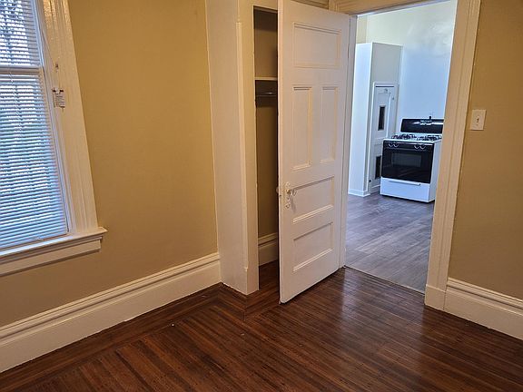 4th image of 216 Scott St