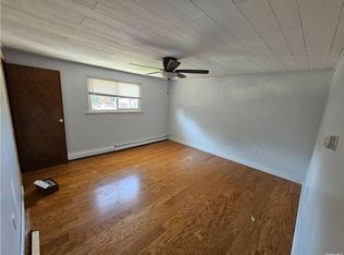 61 39th St, Islip, NY 11751