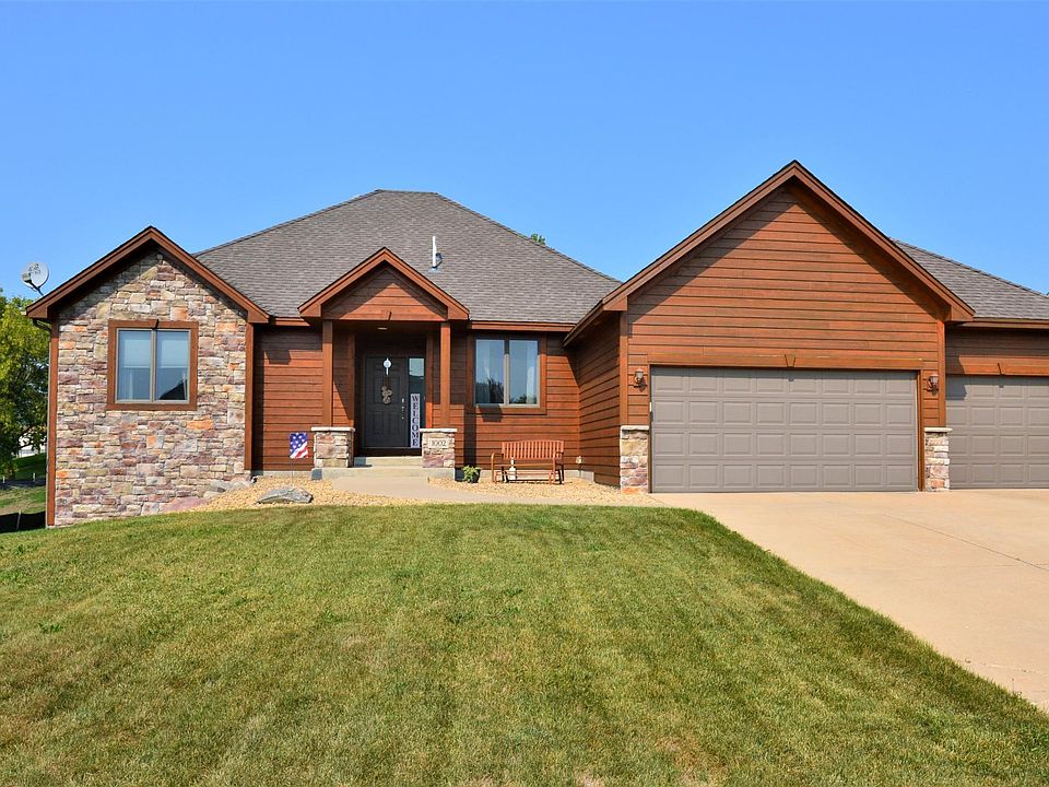 1st image of 1002 Bluff Heights Dr SE