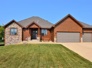 1002 Bluff Heights Dr SE, Lonsdale, MN 55046
