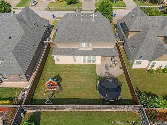5th image of 1221 S Laurel Ave