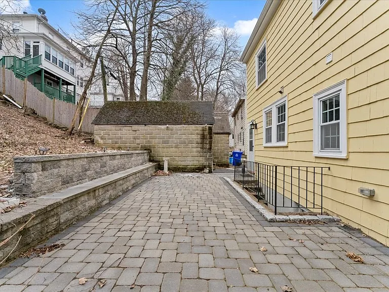 40 Lake Shore Rd — Photo 38