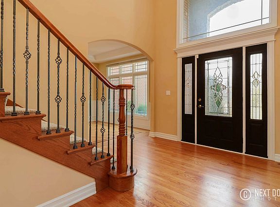 3rd image of 10900 Scarlet Dr