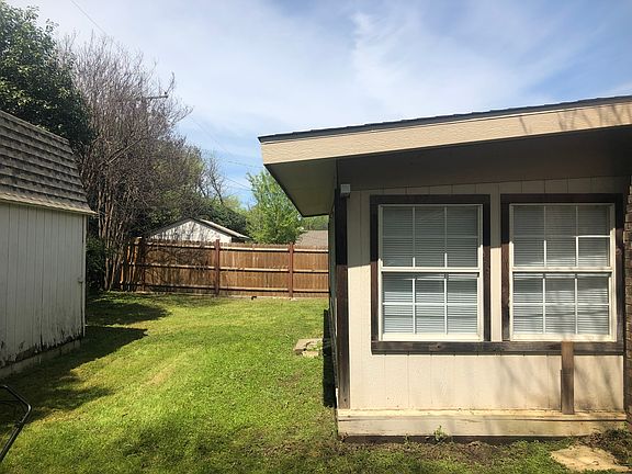 4th image of 1808 Lake Shore Ct