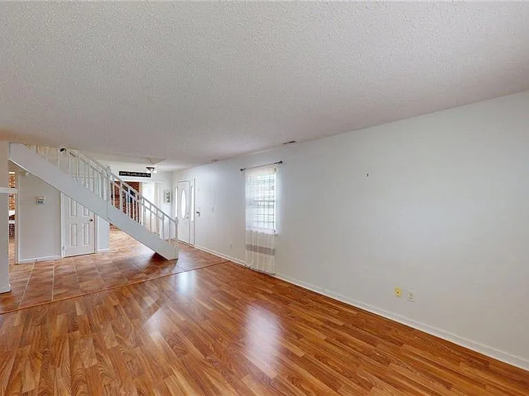 4507 Sir Johns Ln — Photo 9